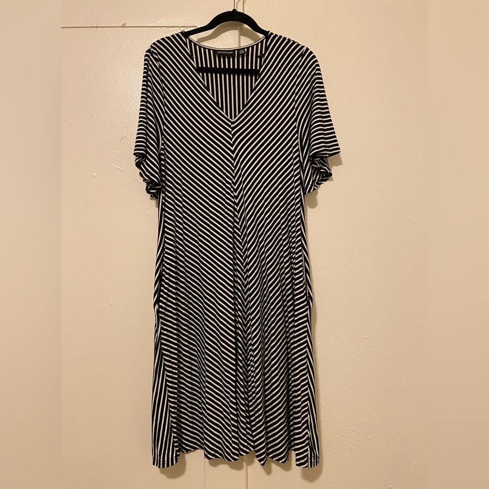 Black and White Large Nina Leonard Maxi Dress